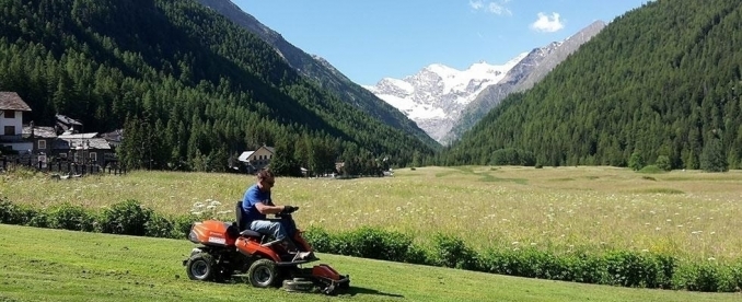 Con i rider Husqvarna rasare il prato è un piacere - Agrimec di Simeoni Davide